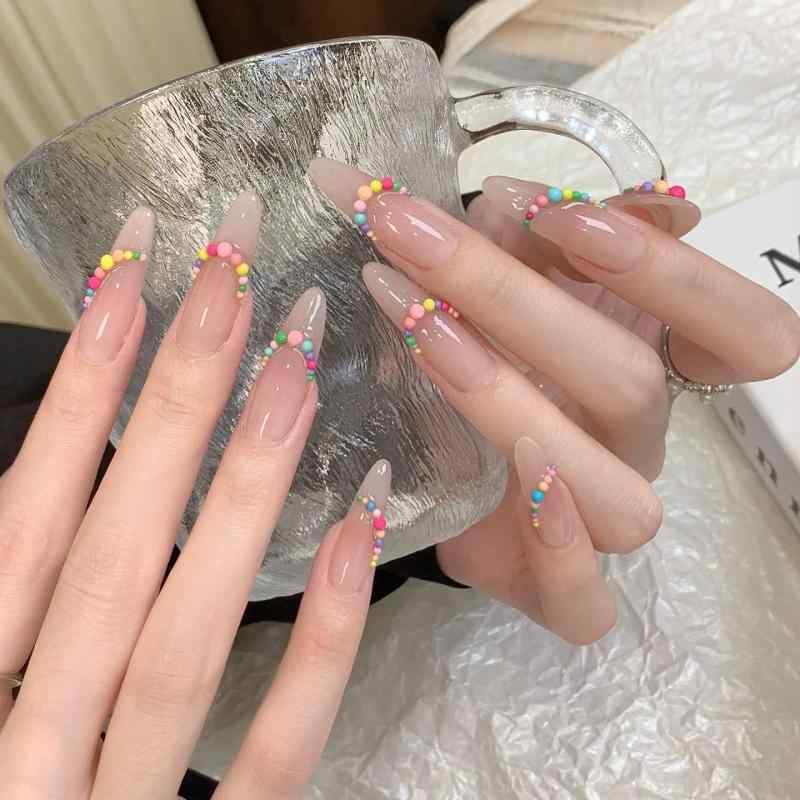 ネイルアート　かわいい の 長い 水滴 ウェアラブル ネイルアート パッチな ヌードカラー クリア カラー ビーズ 小さい さわやか つけ 爪は 取り外す ことが できます
