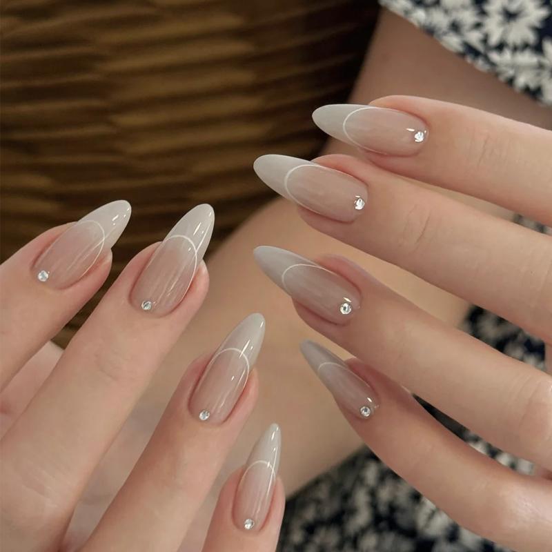 ネイル アート パッチ 2025秋冬 フレンチ ミルキーホワイト グラデーション ウェア ネイル 雰囲気 センス イン ヌード ネイルアート