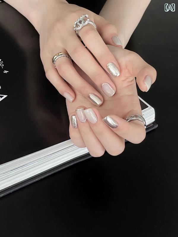 ネイル アート パッチ の ウェアラブル ネイル 2024 高級 ホワイト 仕上げ ネイルアート パッチ ショート ムーンライト シンプル