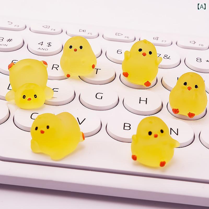 おもちゃ ホビー 光る 鶏の ジュエリーアクセサリー 子供用 デスク トップ おもちゃ小さい 装飾品 ミニ シミュレーション 動物 幼稚園 ホリデーギフト