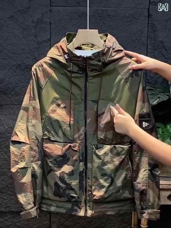 迷彩の作業服フード付きジャケットはメンズ春秋に適したアウトドアカジュアル大きいポケット付きのフード付きジャケットです。向けゆったりとした韓国アウターです。