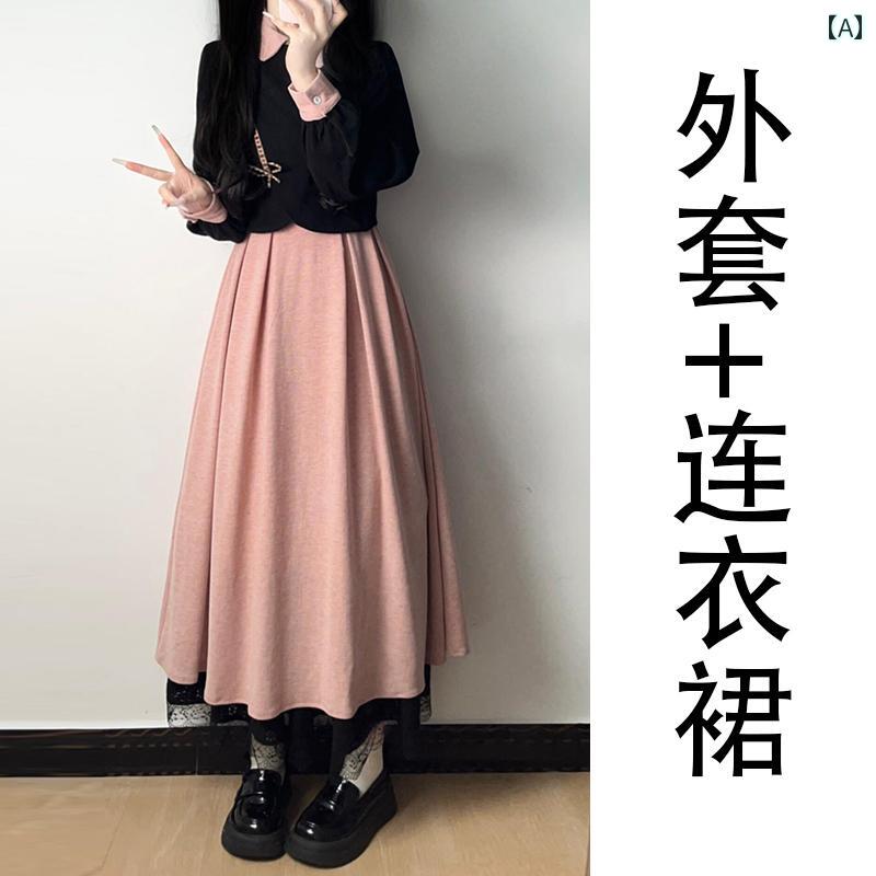 小柄なレディース春のファッションには2025年のとしてピンクのノースリーブワンピースドレスがおすすめです。高級感漂う雰囲気で女性らしいスタイルを演出できます。