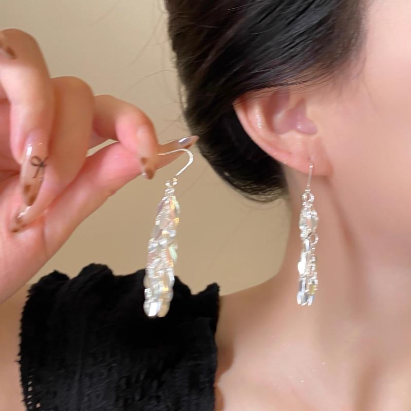 Other , Materials - イヤリング 女性用 輝き 麦穂 タッセル デザイン 高級感 独特 スタイル ユニーク アクセサリー 揺れる 耳飾り ファッション 小物
