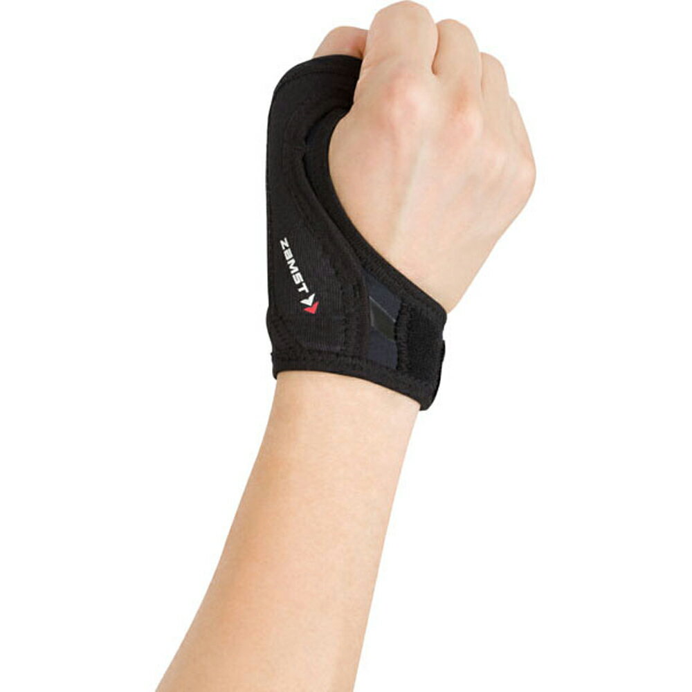 2ステップで簡単に装着できるうえ、硬質メッシュ素材を採用することで、適度な固定を実現しました。また、伸縮性の高いウレタンフィルム素材を採用することで、しっかりと手にフィットする設計にしています。【メーカー】ザムスト【商品名】サムガード ソフト【品番】374902【カラー】ブラック【素材】ナイロン・ポリエステル・ポリウレタン・クロロプレン