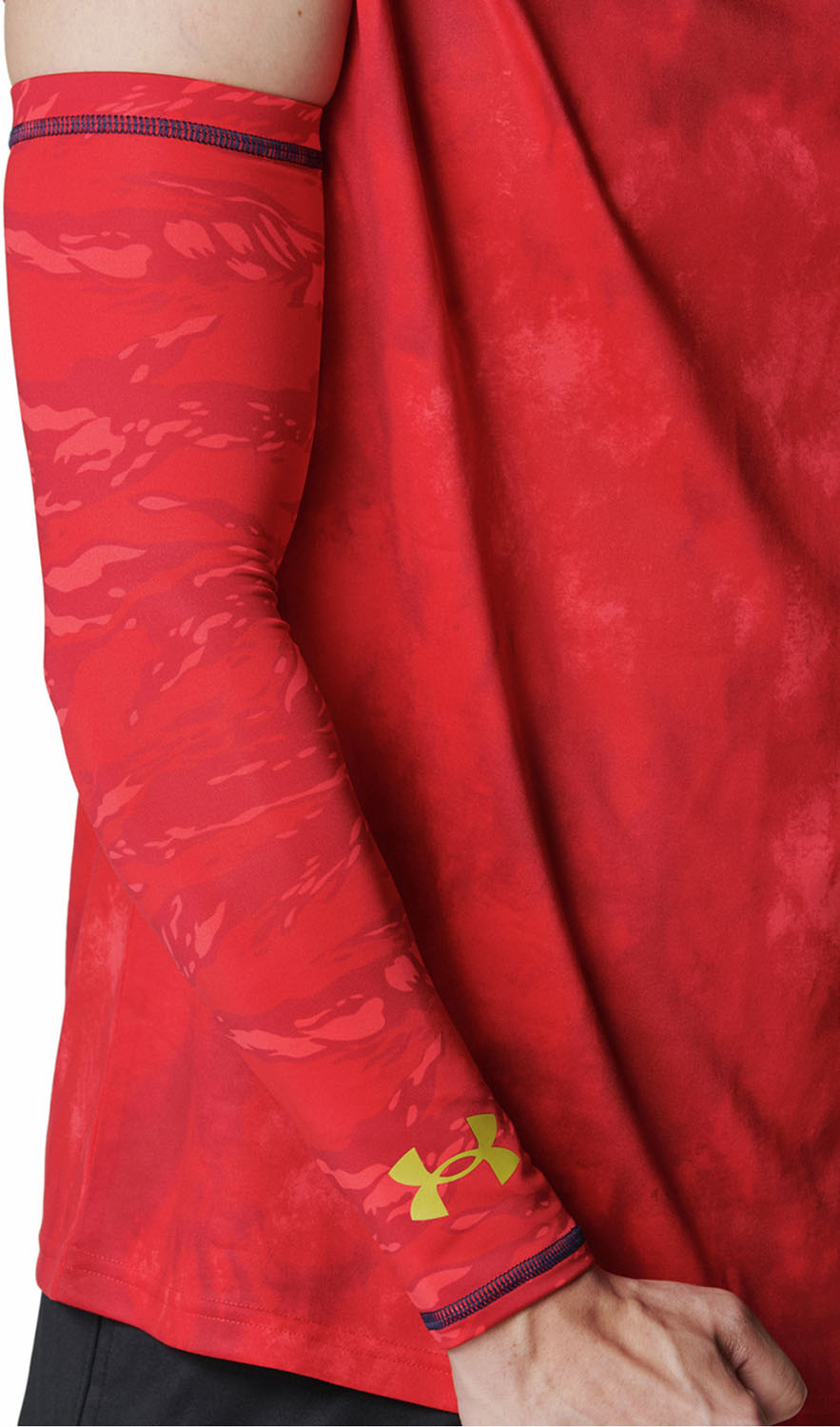 アンダーアーマー 野球＆ソフトボール アームカバー アクセサリーその他 UA NOVELTY ARM SLEEVE UAノベルティ アームスリーブ 1371979 601 Red/Gold メンズ