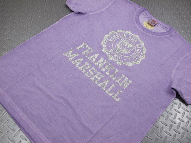 FRANKLIN＆MARSHALL/フランクリンアンドマーシャルT-SHIRT JERSEY ROUND NECK SHORTエンブレムロゴ プリントTシャツ LILAC(ライラック)/TSMF188ANS17