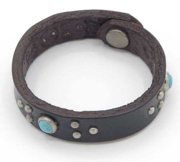 HTC(HOLLYWOOD TRADING CO.)/エイチティーシー BRACELET #B TURQUOISE 0.5 BR ターコイズ入り、スタッズレザーブレス/スタッズバングル/レザーブレスレット/リストバンド BLACK(ブラック)