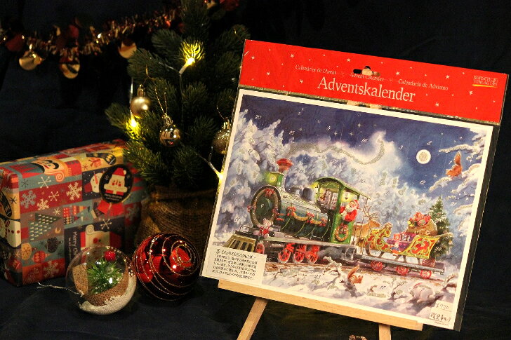 アドベントカレンダー　機関車サンタ