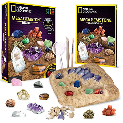 ◆商品名：[ナショナルジオグラフィック]National Geographic Mega Gemstone Mine Dig Up 15 Real Gems with NATIONAL GEOGRAPHIC [並行輸入品] クリスタルの宝物を発見する-本物のクリスタルの宝物を発掘するときに、子供に本物の宝石鉱山を掘るスリルを与えましょう。この教育的な魅力的な活動は、楽しみ、探検、そして発見を強調しています！ 15の驚くべき宝石を見つける-黄鉄鉱、アメジスト、タイガーズアイ、蛍石、石英、黒曜石、アベンチュリンなどが含まれます。他の子供のおもちゃとは異なり、メガジェムストーンディグキットは教育的価値と楽しみをシームレスにブレンドしています！ 完全な学習活動–このメガディグキットには、宝石を詰めた掘りレンガ、ノミ、ブラシ、これらの素晴らしい標本を検査するための虫眼鏡など、子供が何時間も掘り、学習し続けるために必要なすべてが含まれています。 16ページのフルカラー学習ガイド–このフルカラーの詳細な学習ガイドは、宝石がどのように形成および採掘されるかを示し、若い科学者が発見された各標本を識別するのに役立ちます。教育玩具は科学と学習を楽しくし、男の子と女の子への完璧なSTEMギフトです！ 満足の保証– National Geographic STEMシリーズは、子供たちにとても楽しい高品質の教育玩具を提供します。あなたの経験が並外れたものではない場合は、私たちがあなたのためにそれを正しくすることができるように私たちに知らせてください。