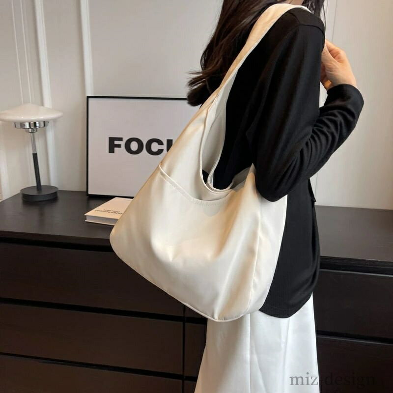 【送料無料】大容量 おしゃれ 軽量 手提げ 収納ポケット ナイロン シンプル 肩掛け トート カバン かば..