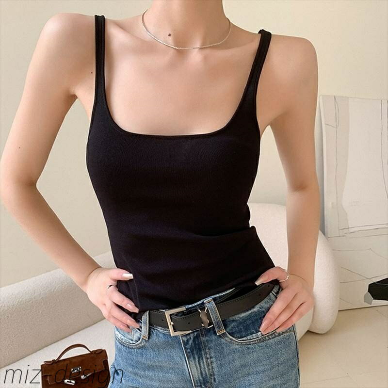 色展開 ブラック　モスグリーン　ベージュサイズ　S　M　L　XLサイズ(cm)S /着丈51　/胸囲64M /着丈52　/胸囲68L /着丈53　/胸囲72XL /着丈54　/胸囲76 《商品について》 ※当ショップは海外からのノーブランド商品になります。 海外製品のため日本商品に比べ品質が劣る場合がございます。 糸のほつれ、多少の汚れやシミ、ファスナーが固い、デザインの若干の違いなどは不良品には該当しませんのでご了承ください。 お手持ちの携帯やPCの画面設定の影響により、実物と色味が異なって見える場合がございます。 ※当ショップはお客様より注文を確認した上でメーカーに発注しておりますので返品、交換は出来かねます。ご了承下さいませ。 《発送について》 お取り寄せ商品のため、ご入金確認後、お届けまでに「10-24日程度」のお時間がかかります。 通常よりもお時間がかかってしまう場合もございます。 欠品や商品の不具合などにより、商品をお届けすることができず、ご注文をキャンセルさせていただく場合もございますのでご了承ください。 ※当ショップの商品はお取り寄せ商品につき、入金確認後メーカーへ発注させて頂きます。 ※メーカーにて在庫切れの場合は、速やかに返金させて頂きます。 《返品についての特約に関する事項》 ご注文確定後、発注後のキャンセルやサイズなどの内容変更は承っておりません。 注文時によくご確認ください 商品に欠陥がある場合を除き、基本的には返品や交換には応じません。 最後までご覧くださり、ありがとうございました。 スクエアネックタンクトップ スクエアネックキャミソール レディース トップス インナー キャミソール タンクトップ シャツ ノースリーブ 袖なし スクエアネック スマート スリム 細身 タイト かわいい 大人可愛い きれいめ シンプル カジュアル おしゃれ かっこいい こなれ感 マニッシュ ガーリー クール エレガント キュート ワイルド 無地 デート お出かけ パーティー イベント リゾート 休日 ショッピング コンサート ライブ フェス 普段使い フェミニン色展開 ブラック　モスグリーン　ベージュサイズ　S　M　L　XLサイズ(cm)S /着丈51　/胸囲64M /着丈52　/胸囲68L /着丈53　/胸囲72XL /着丈54　/胸囲76 《商品について》 ※当ショップは海外からのノーブランド商品になります。 海外製品のため日本商品に比べ品質が劣る場合がございます。 糸のほつれ、多少の汚れやシミ、ファスナーが固い、デザインの若干の違いなどは不良品には該当しませんのでご了承ください。 お手持ちの携帯やPCの画面設定の影響により、実物と色味が異なって見える場合がございます。 ※当ショップはお客様より注文を確認した上でメーカーに発注しておりますので返品、交換は出来かねます。ご了承下さいませ。 《発送について》 お取り寄せ商品のため、ご入金確認後、お届けまでに「10-24日程度」のお時間がかかります。 通常よりもお時間がかかってしまう場合もございます。 欠品や商品の不具合などにより、商品をお届けすることができず、ご注文をキャンセルさせていただく場合もございますのでご了承ください。 ※当ショップの商品はお取り寄せ商品につき、入金確認後メーカーへ発注させて頂きます。 ※メーカーにて在庫切れの場合は、速やかに返金させて頂きます。 《返品についての特約に関する事項》 ご注文確定後、発注後のキャンセルやサイズなどの内容変更は承っておりません。 注文時によくご確認ください 商品に欠陥がある場合を除き、基本的には返品や交換には応じません。 最後までご覧くださり、ありがとうございました。 スクエアネックタンクトップ スクエアネックキャミソール レディース トップス インナー キャミソール タンクトップ シャツ ノースリーブ 袖なし スクエアネック スマート スリム 細身 タイト かわいい 大人可愛い きれいめ シンプル カジュアル おしゃれ かっこいい こなれ感 マニッシュ ガーリー クール エレガント キュート ワイルド 無地 デート お出かけ パーティー イベント リゾート 休日 ショッピング コンサート ライブ フェス 普段使い フェミニン