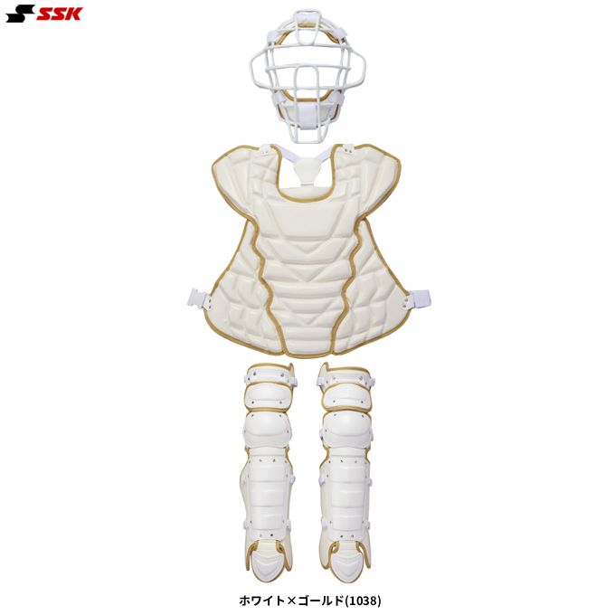 ■品番 CGSET26KCW ■商品説明 生地表面温度の上昇をやわらげ、暑さ対策を考慮したキャッチャーセット。 専用バック付き。 ※高校野球公式戦での使用不可。 ■素材 マスク：クロームモリブデン中空鋼 プロテクター：表/合成皮革 裏/ポリエステル レガーズ：表/ポリエチレン+合成皮革 裏/ポリエステル ■カラー ホワイト×ゴールド(1038) ■サイズ マスク：重量650g平均 プロテクター：A430mm×B540mm/重量550g平均 レガーズ：A390mm×B700mm/重量650g平均(片足) ■返品・交換不可商品 ■当社在庫商品