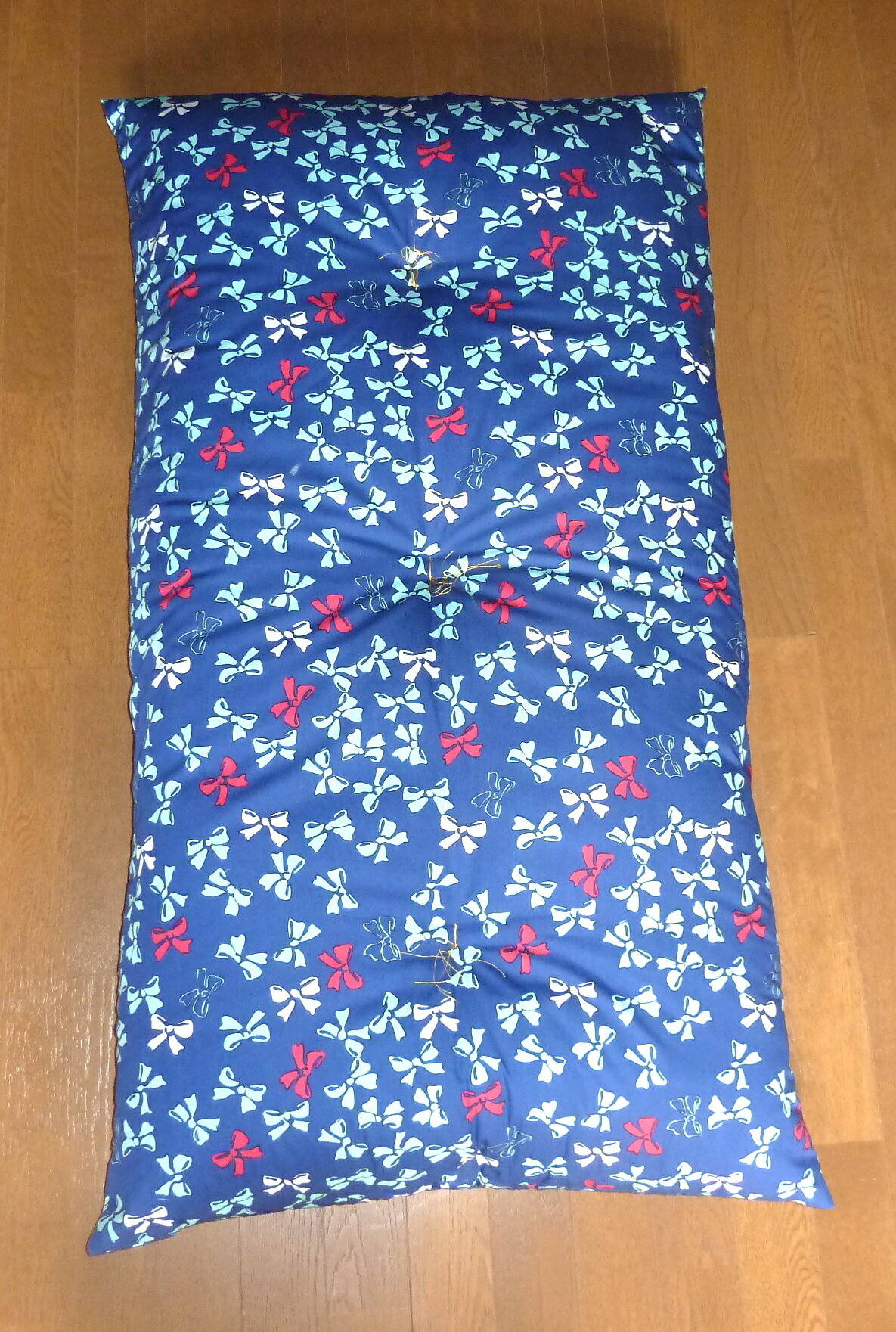 長座布団　120x68cm　リボン柄 へたりにくい