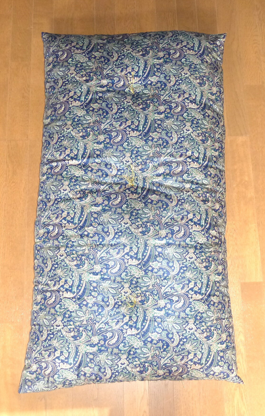 【CHALLENGER】ペイズリー柄 座布団 クッション（未使用）　黒 CHALLENGER】ペイズリー柄 座布団 クッション（未使用） 黒 CHALLENGER