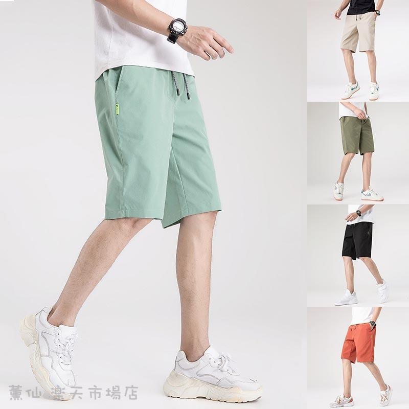 メーカー希望小売価格はメーカーカタログに基づいて掲載しています スウェットハーフパンツ メンズ ショートパンツ スウェット 夏 半ズボン おしゃれ ジャージパンツ 快適 薄手 サマーパンツ スポーツパンツ 楽チン【サイズ】M、L、XL、2XL、3XL、4XL【カラー】グリーン、ブラック、ベージュ、ライトブルー、オレンジ【素　材】ポリエステル【ご注意】※ワンサイズ以上お勧めです※縫製から余分な糸が出てることがございます。お客様で切って頂く様お願いしております。※当商品は機械による生産の過程上、どうしても生地を織る際の糸の継ぎ目や多少のほつれ、他繊維の混紡、また、採寸方法により多少の誤差が生じる場合がございます。予めご理解くださいますよう、お願い申し上げます。※写真のカラーはイメージとなります。ご覧になっている画面の明るさ等により、実際の商品と多少色味が異なる場合がございます。スウェットハーフパンツ メンズ ショートパンツ スウェット 夏 半ズボン おしゃれ ジャージパンツ 快適 薄手 サマーパンツ スポーツパンツ 楽チン 夏カジュアルボトムス メンズスウェットハーフパンツ