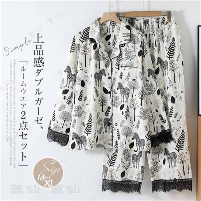 メーカー希望小売価格はメーカーカタログに基づいて掲載しています素材 コットン+ポリエステル カラー ゼブラ（写真参照） サイズ(cm) M: 着丈62　バスト100　肩幅40　袖丈49　パンツ丈95　ヒップ102 L: 着丈64　バスト106　肩幅41　袖丈50　パンツ丈97　ヒップ108 XL: 着丈66　バスト112　肩幅42　袖丈51　パンツ丈99　ヒップ114 生産国 中国 キーワード ガーゼ ルームウェア ダブルガーゼ　パジャマ 綿 ゼブラ レディース 新作 ゼブラ 森 プリント 2重ガーゼ 上下セット 薄手 パンツセット ロングパンツ 長袖 折り襟 前開き 羽織り ボタン ウエストゴム ナイトウエア パンツ 部屋着 春 秋 ロング レース 切り替え セットアップ 2点セット ポケット 大きいサイズ 寝間着 ゆったり 体型カバー 上品感 シンプル カジュアル 大人 寝巻き 通気性 ナチュラル 森ガール 快適 睡眠 10代 20代 30代 40代 50代 60代 送料無料 ご注意事項 製造上の特性により、寸法に多少の誤差が生じる場合がございます。予めご了承ください。 お使いのモニター環境や印刷工程の影響により、実際の商品と画像の色味が異なって見える場合がございます。 沖縄県および離島へのお届けには、1800円の追加送料がかかります。ご注文の際にあらかじめご了承ください。
