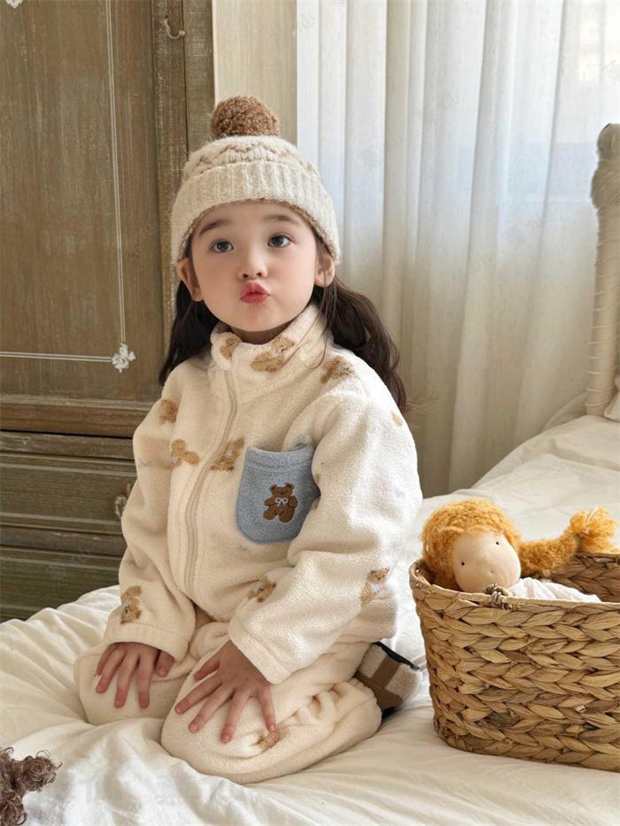 キッズ パジャマ 男の子 女の子 冬 もこもこ ルームウエア 上下セット 2点セット 子供 モコモコ パジャマ 長袖 前開き パンツ 厚手 柔らかい ふわふわ 着る毛布 ゆったり あったか 秋冬 子ども 暖かい 厚手 保温 寝巻き 部屋着 総柄 花 熊 クマ ボーダー 可愛い 送料無料