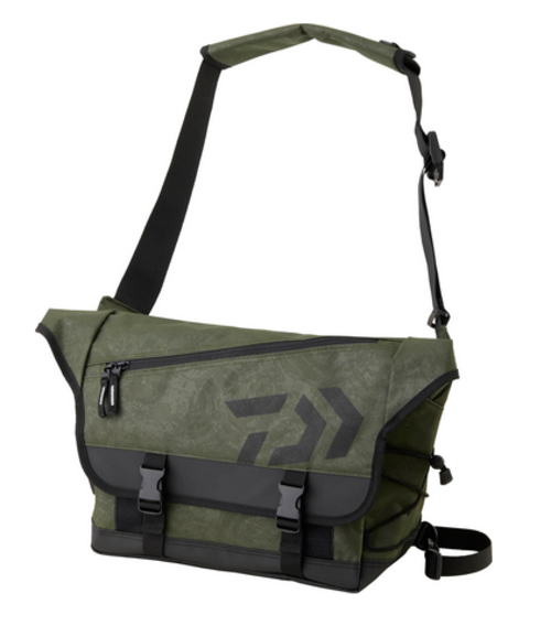 【ダイワ】2025メッセンジャーバッグ（D）カラー：スパイラルオリーブ【4550133582295】