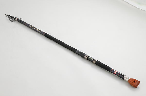 送料はこちらから 【標準全長】5.4m 【仕舞寸法】148cm 【継数】4本 【標準自重】665g 【先径】1.8mm 【元径】24.5mm 【錘負荷】15〜45号