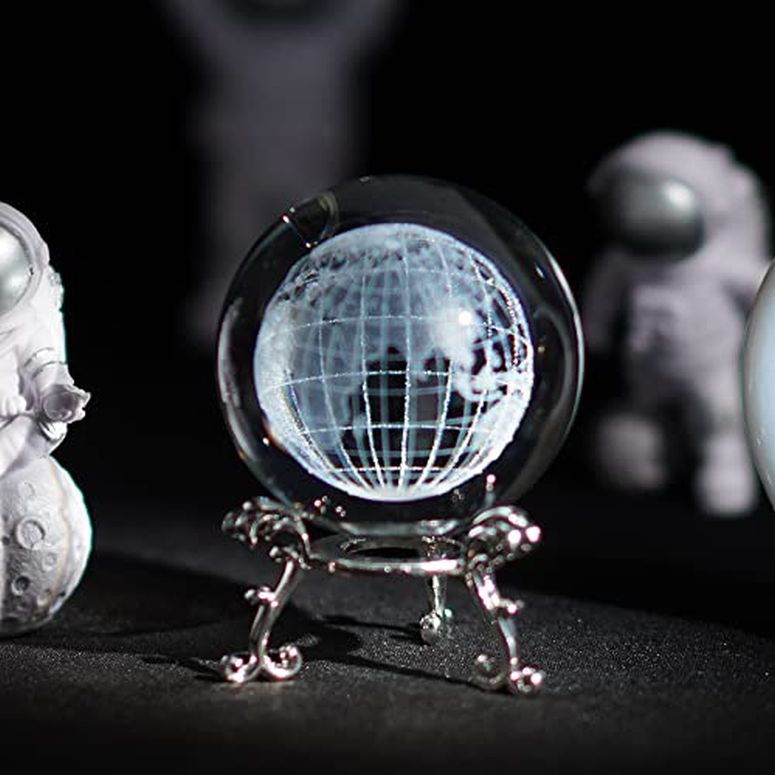 RCR 3D クリスタルボール ガラス玉 置物 H&D HYALINE & DORA 2.3 inch (60mm) Clear Crystal Glass Ball Paperweight 3D Laser Engraved Earth Globe World Map Ball with Metal Stand Decor 【並行輸入品】
