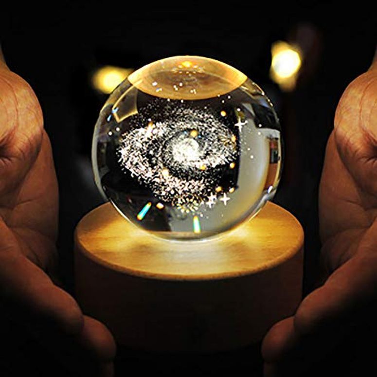 3D クリスタルボール ガラス玉 置物 3D Space Galaxy Crystal Ball with Wood Stand, 16 Colors Galaxy Model Night Lights Atmosphere Decoration Ball, Gifts for Astronomy Enthusiast, Anniversary, Birthday, Christmas, Valentine's Day 