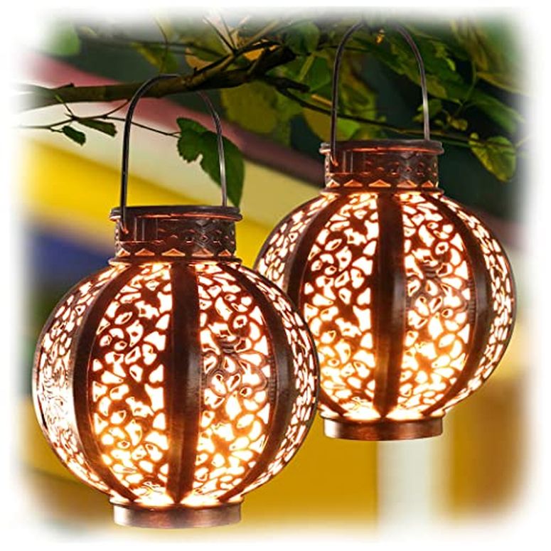 LEDソーラーライト ソーラーパワー ガーデンライト MAGGIFT 2 Pack Hanging Solar Lanterns Retro Solar Lights with Handle, Outdoor Christmas Solar Garden Lights Decor for Yard Tree Fence Patio 6 Lumens, Brown 【並行輸入品】