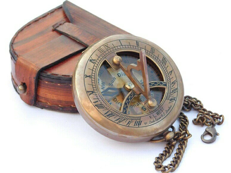 真鍮製 日時計 コンパス 真ちゅう ポータブル サンダイアル NEOVIVID Brass Sundial Compass with Leather Case and Chain - Push Open Compass - Steampunk Accessory - Antiquated Finish - …