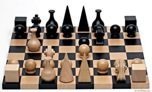 ※重さ:　約4.5 kg ※パッケージサイズ:　約52 x 48 x 12 cm ※輸入品です。 ※説明は英語表記になります。 ※海外からの配送の為、納期に遅延が発生する場合がございます。 *Wood Chess Set By Man Ray Re-edition of 1920