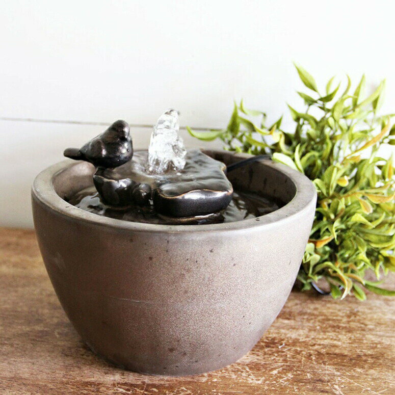 卓上 噴水 滝のオブジェ テーブルトップファウンテン インテリア噴水 Foreside Home & Garden Bronze Bird on Leaf Indoor Water Fountain with Pump 