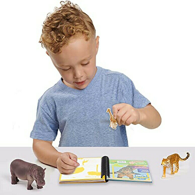 ナショナルジオグラフィック リアルな動物のおもちゃ 読書ファクトブック（英語） National Geographic Kids Activity Journal Set With Realistic Animal Toy Figures, Level 1 Reading Fact Book, QR Code to More Animal Facts, Packaging is Re 【並行輸入品】 2