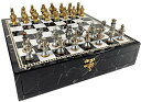 固体樹脂、手描き、フェルトボトム ※重さ:　約6.4kg ※パッケージサイズ:　約44 x 44 x 17 cm ※輸入品です。 ※説明は英語表記になります。 ※海外からの配送の為、納期に遅延が発生する場合がございます。 ※Medieval Times Crusades Knight Chess Set Gold & Silver Busts with 17 inch Faux Marble Storage Board