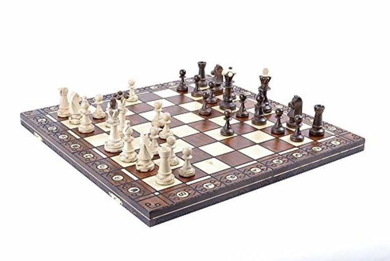 キング3.54 "（9cm）クイーン3.11"（7.9cm）ポーン1.77 "（4.5cm） ※重さ:　約1.4kg ※パッケージサイズ:　約48 x 48 x 5 cm ※輸入品です。 ※説明は英語表記になります。 ※海外からの配送の為、納期に遅延が発生する場合がございます。 ※Wegiel Chess Set - Consul Chess Pieces and Board - European Wooden Handmade Game - JUNIOR