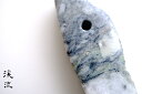 【さざれし工房】 翡翠 (ヒスイ) 勾玉「渓流」大珠 (135mm) 糸魚川産天然ひすい 一点物 作家による作品 無着色 ジェダイト 硬玉 5月誕生石 国石 パ...