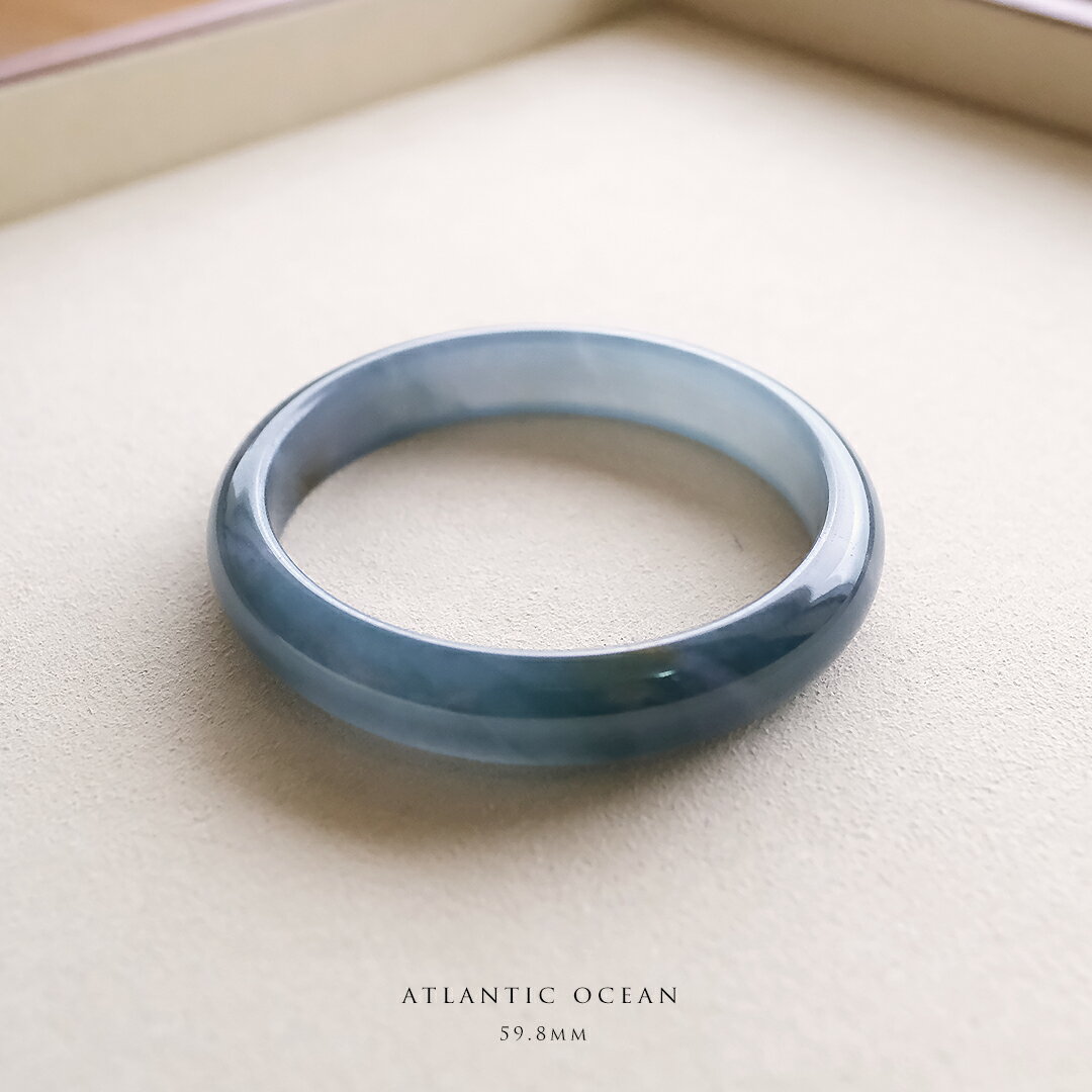 翡翠 (ひすい) バングル ( 円形 / 内径59.8mm ) 『ATLANTIC OCEAN』アイスブルー翡翠 一点物 高品質 無着色 グアテマラ産天然ヒスイ ジェダイト ナチュラル 天然石 パワーストーン お守り 縁起物 5月誕生石 国石 ギフト 【鑑別書付き】【送料無料】30105964