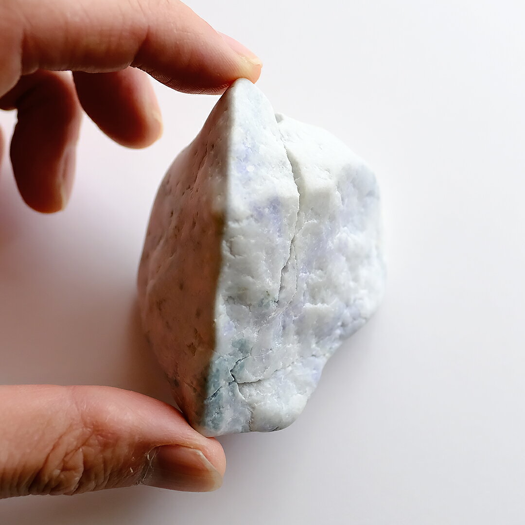 糸魚川産天然翡翠(ヒスイ)原石 新潟県（姫川）『HIME』 （163g / ラベンダー翡翠） 国産天然ひすい 一点物 無着色 ジェダイト 硬玉 ナチュラル 希少 国石 パワーストーン 5月誕生石 コレクション お守り 浄化 インテリア 風水 厄除け 魔除け 幸運 長寿 癒し【送料無料】