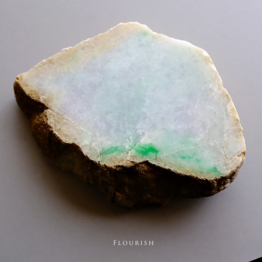 翡翠 (ヒスイ) 原石『FLOURISH』ミャンマー産天然ひすい原石 天然石 一点物 無着色 高品質 硬玉 ナチュラルジェダイト 5月誕生石 国石 お守り ギフト プレゼント パワーストーン 縁起物 誕生日 記念日 インテリア 【送料無料】