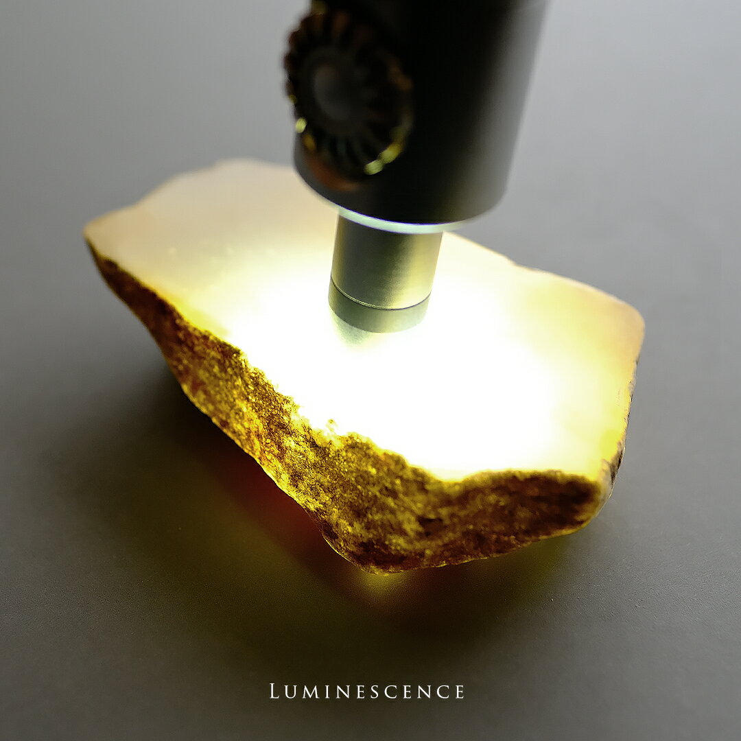 翡翠 (ヒスイ) 原石『LUMINESCENCE』ミャンマー産天然ひすい原石 天然石 一点物 無着色 高品質 硬玉 ナチュラルジェダイト 5月誕生石 国石 お守り ギフト プレゼント パワーストーン 縁起物 誕生日 記念日 インテリア 【送料無料】