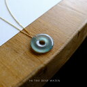 翡翠(ヒスイ) 玉璧 ペンダントトップ 『In The Deep Water』グアテマラ産 一点物 天然ひすい 高品質 無着色 ナチュラル 硬玉 ジェダイト 国石 縁起物 お守り ギフト プレゼント 5月誕生石 誕生日 記念日 ネックレス 【送料無料】【鑑別書作成無料】