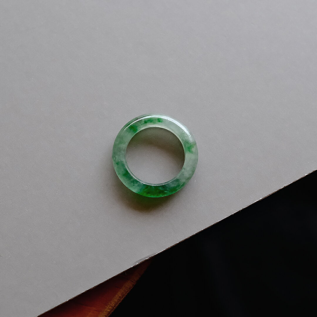 翡翠 (ヒスイ)くりぬきリング『IMPERIAL RING』 (11号/アイシーグリーン翡翠) 一点物 希少 高品質 無着色 ミャンマー産天然ひすい ナチュラルジェダイト 硬玉 5月誕生石 国石 お守り パワーストーン ギフト 誕生日 記念日【鑑別書無料】【送料無料】 3