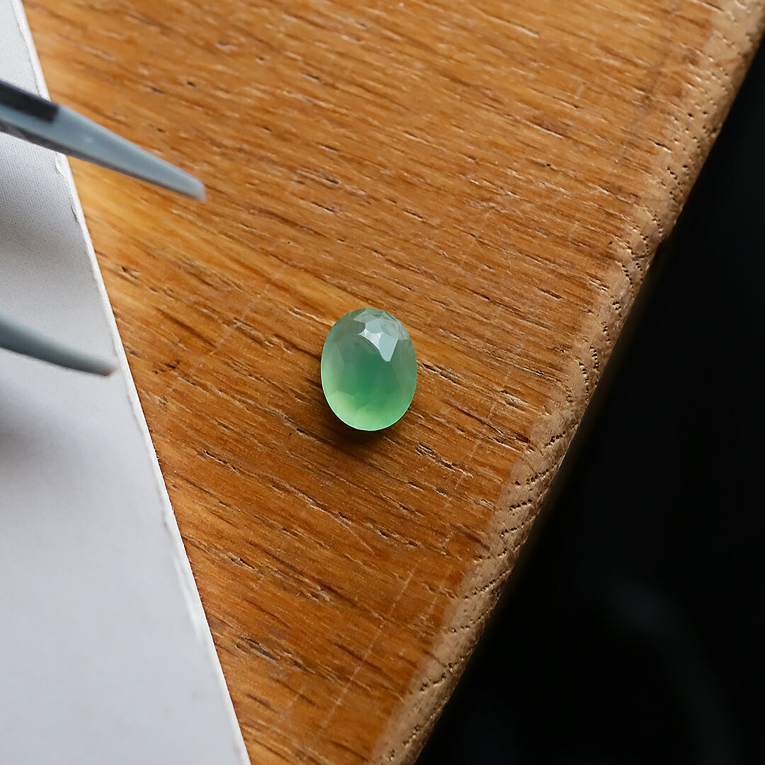 翡翠（ヒスイ）ルース『ICE GREEN FLASH』（1.79ct/アイシーグリーン翡翠）希少 一...