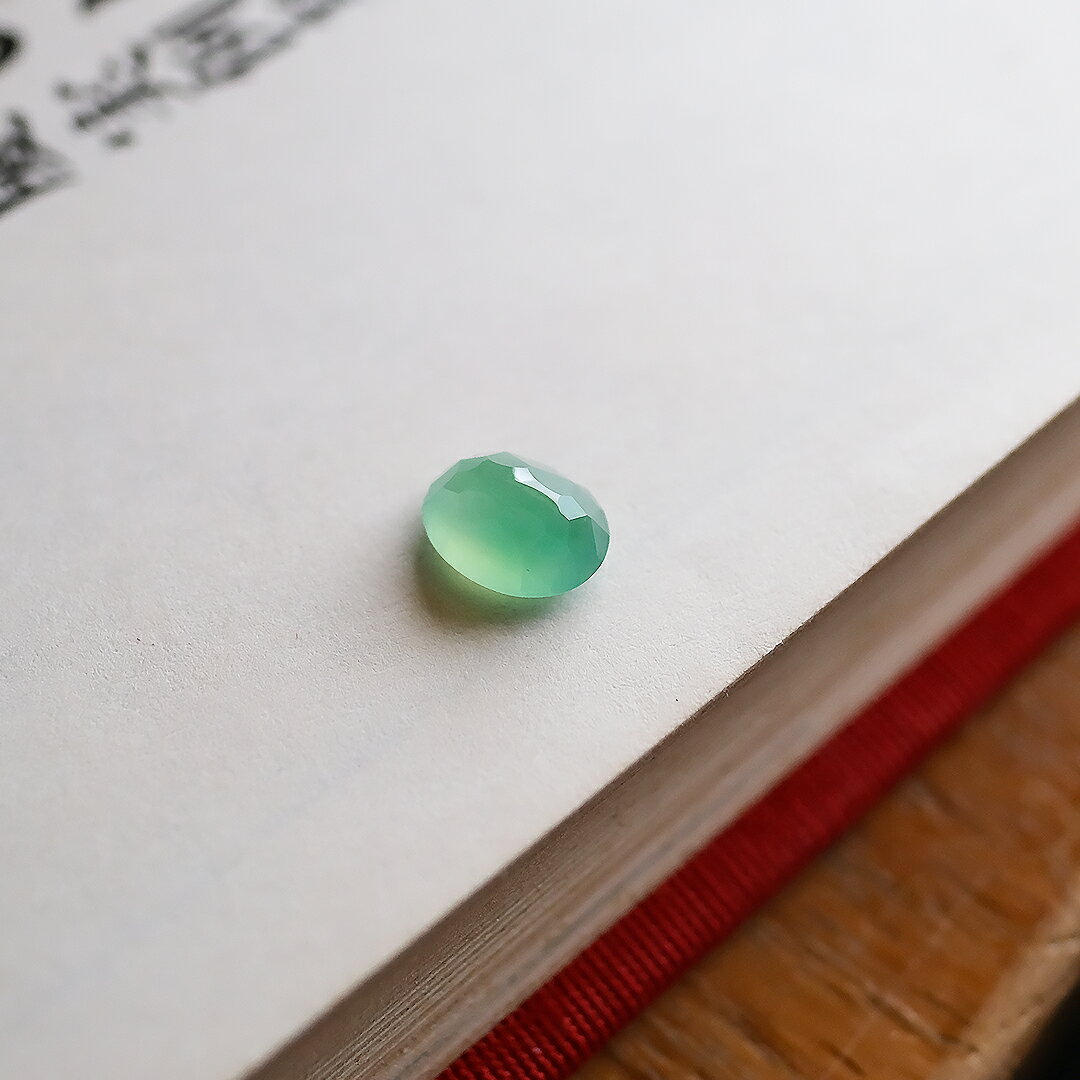 翡翠（ヒスイ）ルース『ICE GREEN FLASH』（1.79ct/アイシーグリーン翡翠）希少 一...