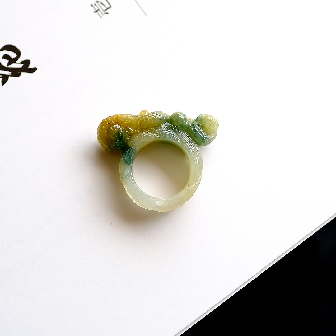 翡翠 (ヒスイ) 彫刻 くりぬきリング 『THREE COLORS DRAGON RING』 (9.5号/イエロー＆ブラウン＆グリーン翡翠) 彫刻指輪 龍 一点物 希少 高品質 無着色 ミャンマー産天然ひすい 硬玉 5月誕生石 国石 お守り 縁起物 誕生日 パワーストーン 【鑑別書作成無料】【送料無料】 2