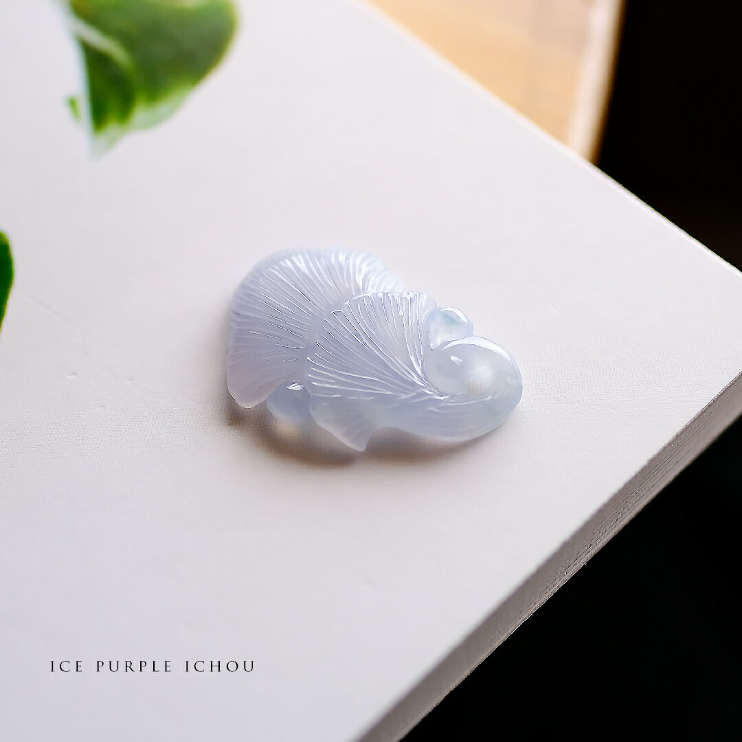 翡翠 (ひすい) 彫刻 ペンダントトップ『ICE PURPLE ICHOU』アイシーライトラベンダー翡翠 銀杏の葉 一..