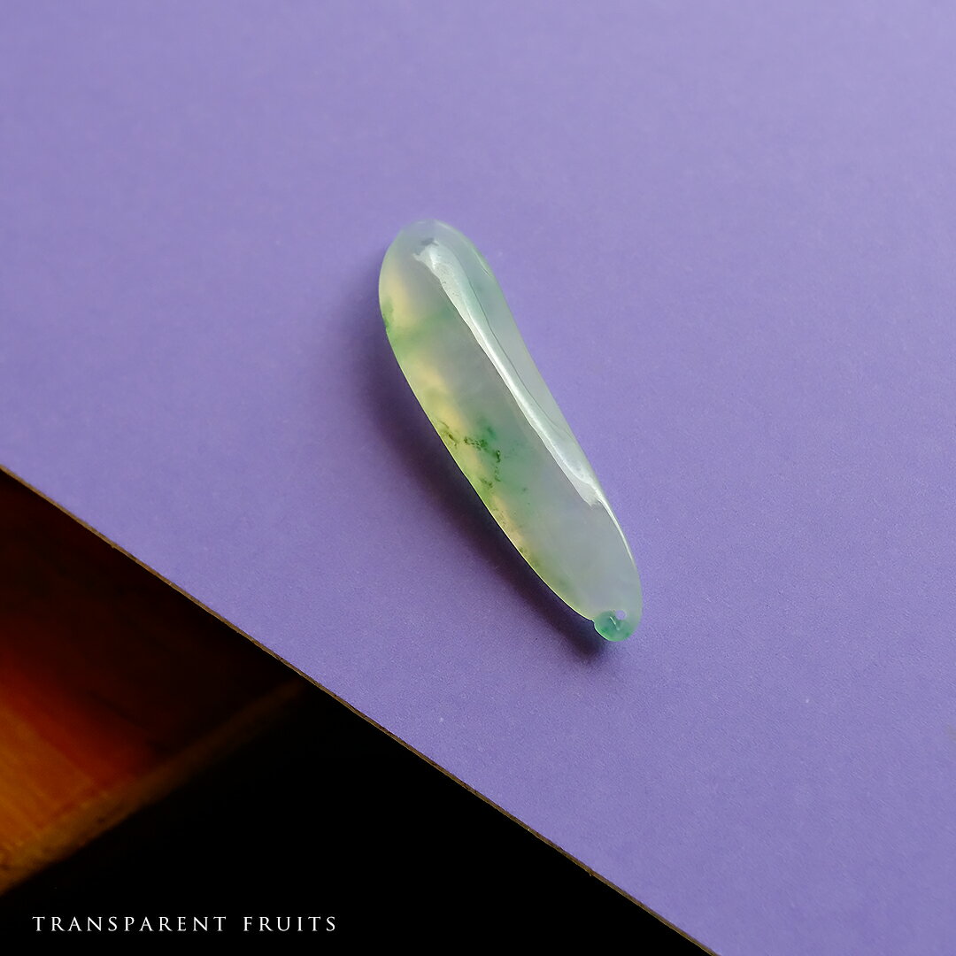 Rakuten - 翡翠 (ヒスイ) 彫刻 ペンダントトップ『TRANSPARENT FRUITS』アイシーグリーン＆氷翡翠 果実 ミャンマー産天然ひすい 一点物 国石 高品質 無着色 ナチュラル 硬玉 ジェダイト プレゼント お守り パワーストーン 5月誕生石【鑑別書作成無料】【送料無料】