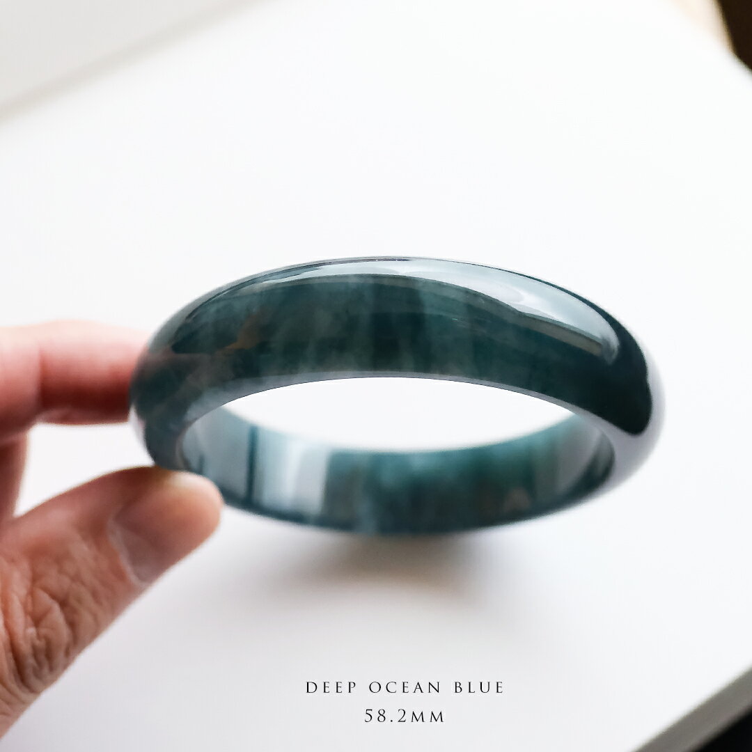 翡翠 (ひすい) バングル『DEEP OCEAN BLUE』( 円形 / 内径58.2mm ) ブルーグリーン翡翠 一点物 希少 高品質 無着色 グアテマラ産天然ヒスイ ナチュラルジェダイト 硬玉 お守り 5月誕生石 国石 プレゼント 誕生日 【鑑別書作成無料】【送料無料】