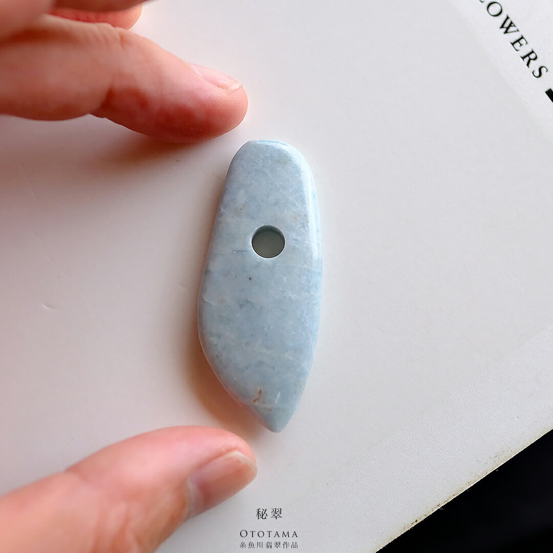 【さざれし工房】 翡翠 (ヒスイ) 大珠『秘翠』糸魚川産翡翠 (54.0mm/ブルーグリーン翡翠) 日本製 手作り 希少 糸魚川産天然ひすい 一点物 無着色 ジェダイト 硬玉 5月誕生石 国石 パワーストーン お守り 縁起物 【送料無料】