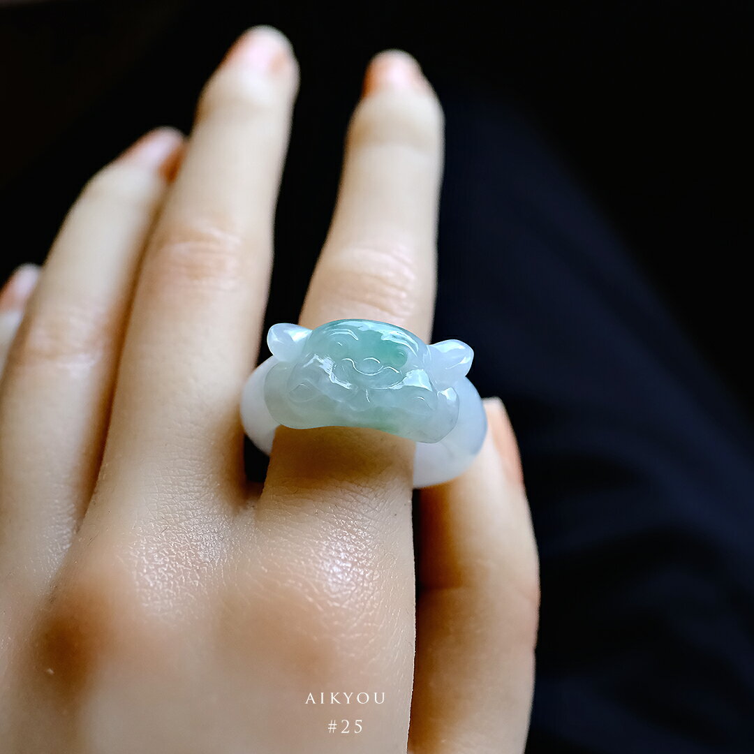 翡翠 (ヒスイ) 彫刻 くりぬきリング 『AIKYOU』 ( 25号 / ホワイト＆グリーン翡翠 ) 彫刻指輪 一点物 希少 高品質 無着色 ミャンマー産天然ひすい ナチュラルジェダイト 硬玉 5月誕生石 国石 お守り ギフト 誕生日 記念日【送料無料】