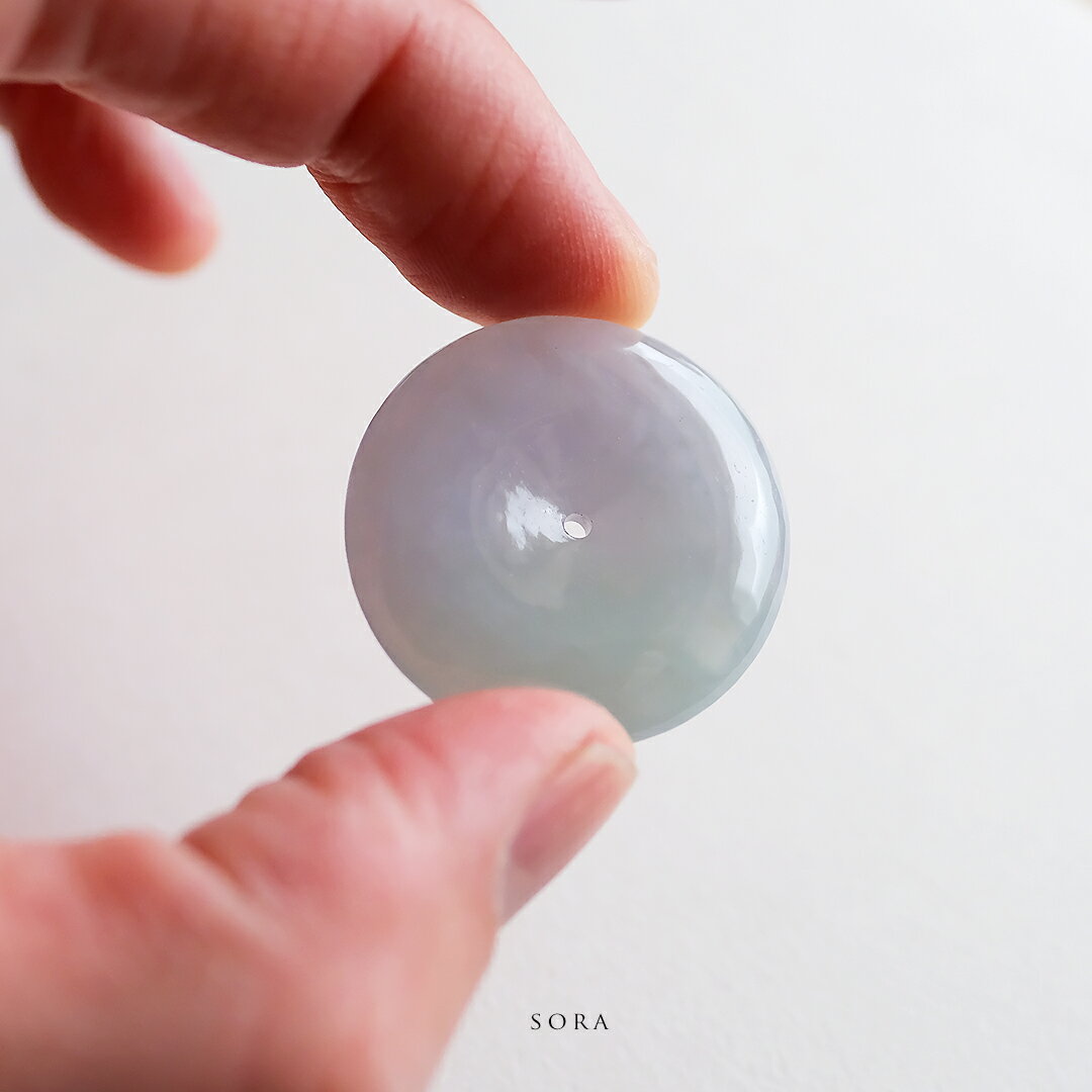 翡翠(ヒスイ) 玉璧 ペンダントトップ 『SORA』ラベンダー翡翠 ミャンマー産 一点物 天然ひすい 高品質 無着色 ナチュラル 硬玉 ジェダイト 国石 お守り ギフト プレゼント 5月誕生石 誕生日 記念日 ネックレス【送料無料】【鑑別書作成無料】
