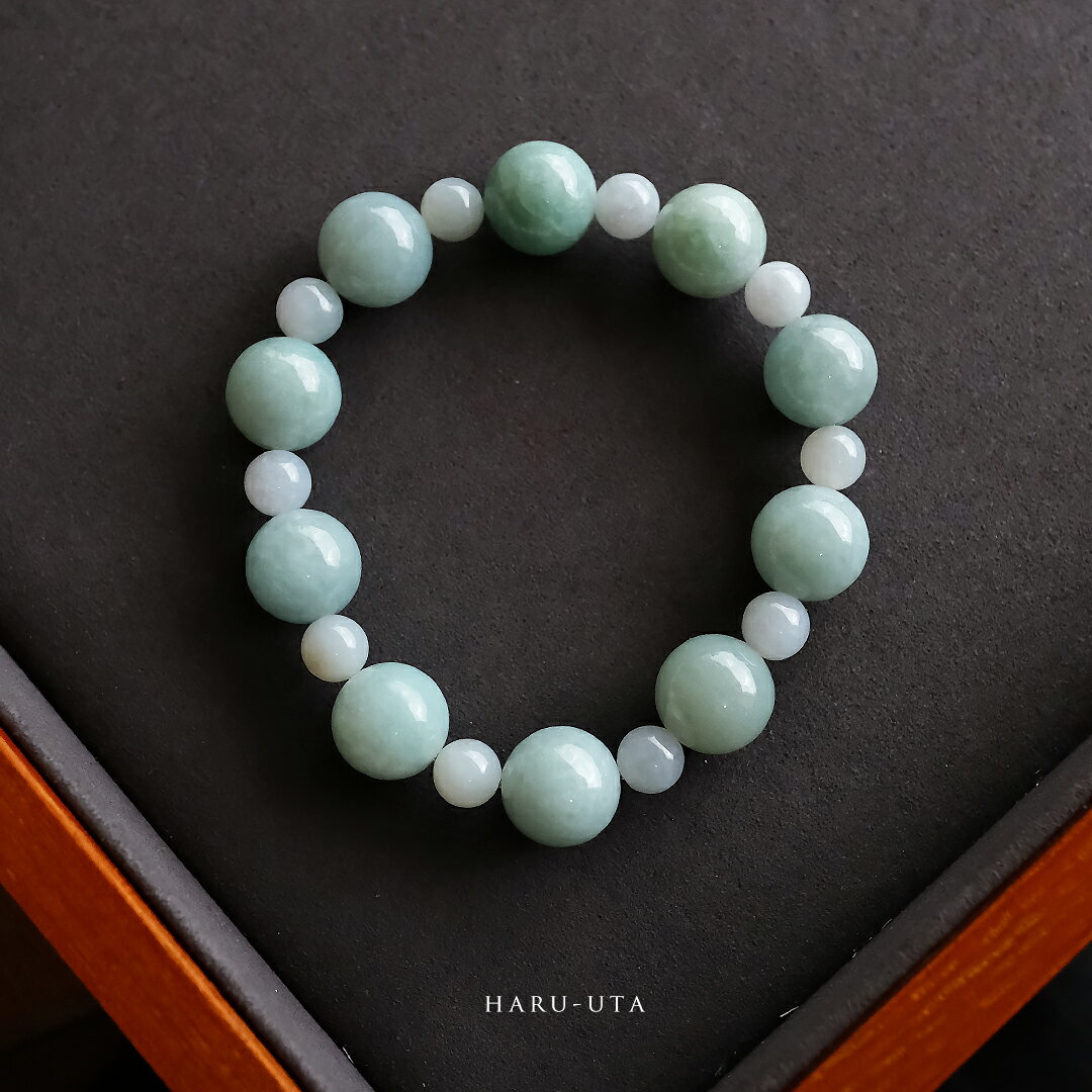 Rakuten - 翡翠(ヒスイ) 丸玉ブレスレット『HARU-UTA』（ホワイト＆グリーン翡翠/内周17.5cm）一点物 無着色 上質 ミャンマー産 天然ひすい ジェダイト 硬玉 天然石 パワーストーン 5月誕生石 プレゼント ビーズ シリコンゴム【送料無料】