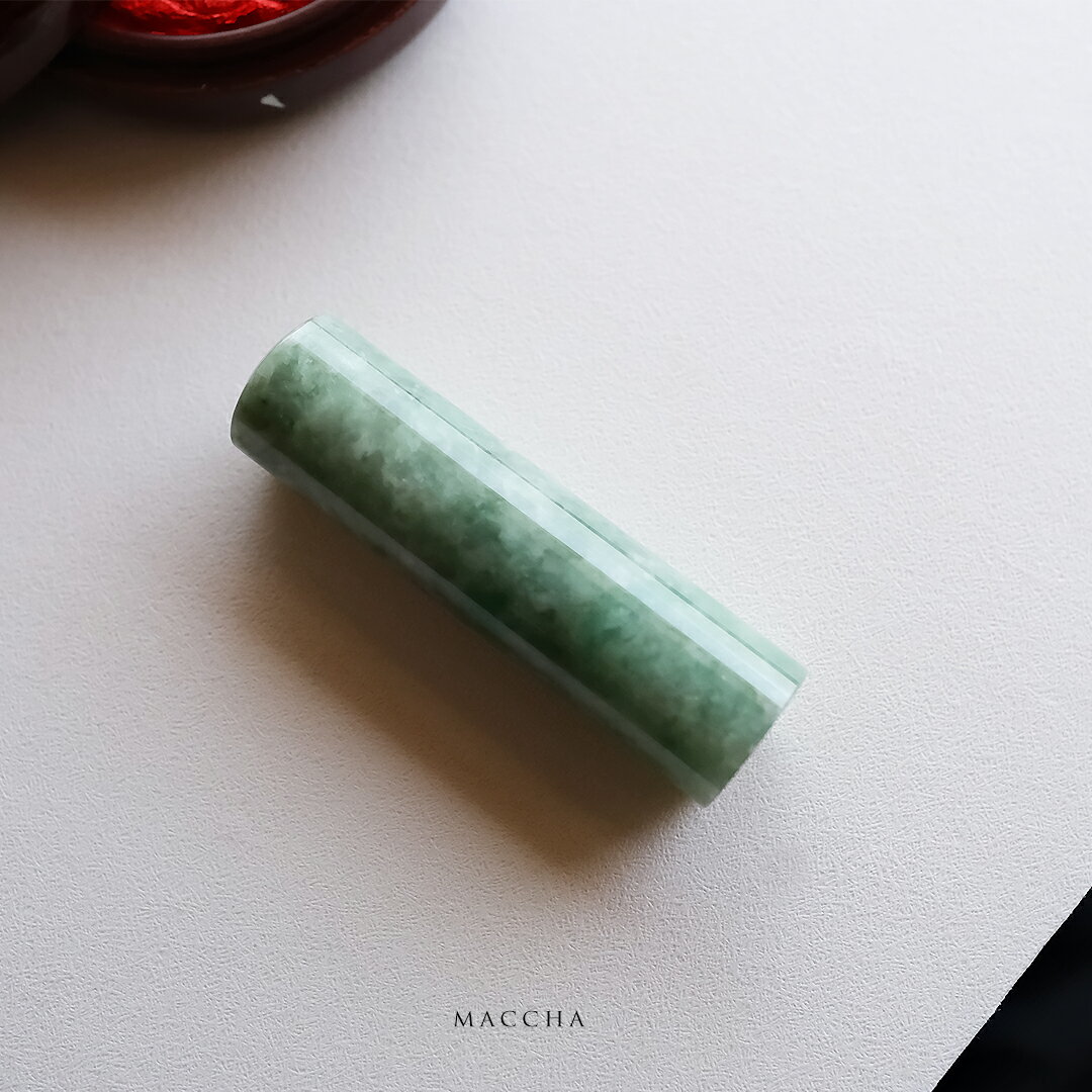 Rakuten - 翡翠 (ヒスイ) 印鑑・印材 『MACCHA』 銀行印・実印 (16.5×60mm) グリーン翡翠 一点物 ミャンマー産 天然ひすい ナチュラル 国石 高級翡翠印鑑 ジェダイト 進学祝い 結婚祝 就職祝 記念品 贈答品 プレゼント パワーストーン【送料無料】【鑑別書作成無料】